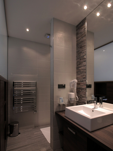 Bathroom 5, Hotel Patria, Poprad