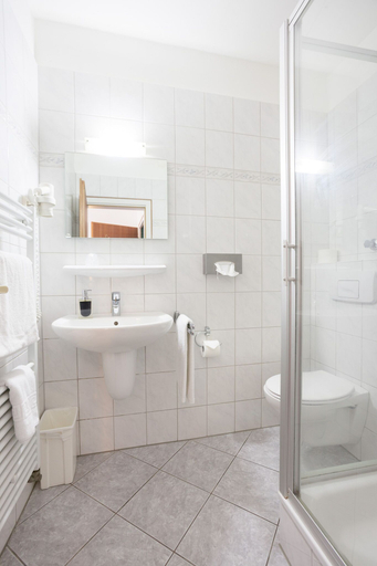 Bathroom 5, TM Hotel Dortmund Airport, Unna