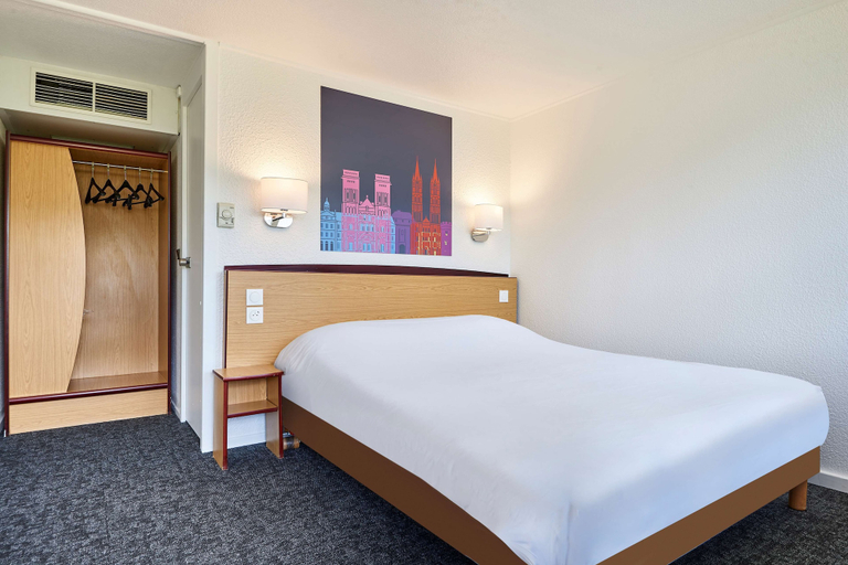 Bedroom 4, Kyriad Tarbes - Bastillac, Hautes-Pyrénées