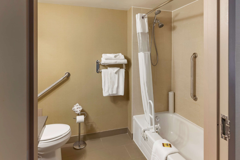 Bathroom 4, Best Western Plus Leamington Hotel & Conference Centre, Essex