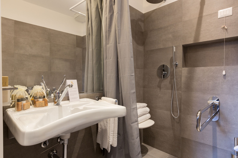 Bathroom 3, Ai Suma Hotel, Milano