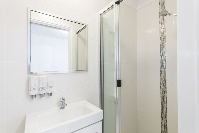Bathroom 3, Metro Motel Rockhampton, Rockhampton
