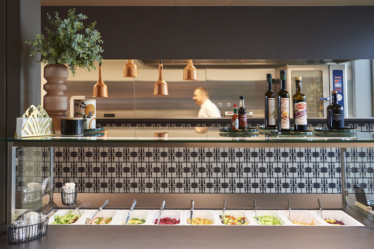 Food & Drinks 14