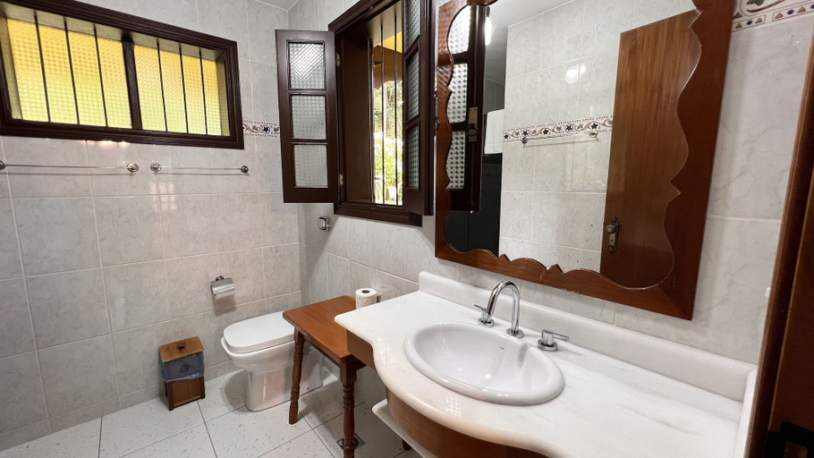 Bathroom 3, Pousada Lago Azul, Camanducaia