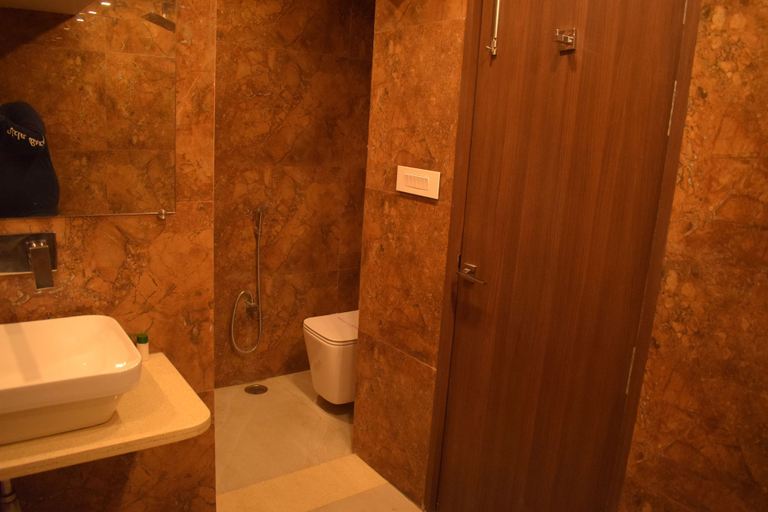Bathroom 4, Hari Vilaas, Varanasi