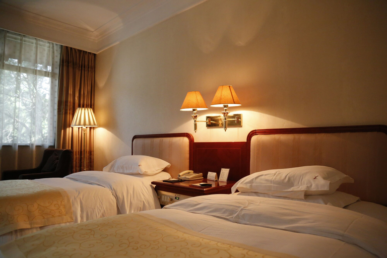 Bedroom 3, Luoyang Dongshan Hotel, Luoyang