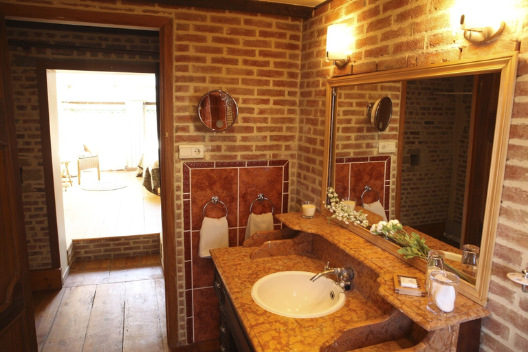 Bathroom 5, Carmelites Guest House, Bruxelles