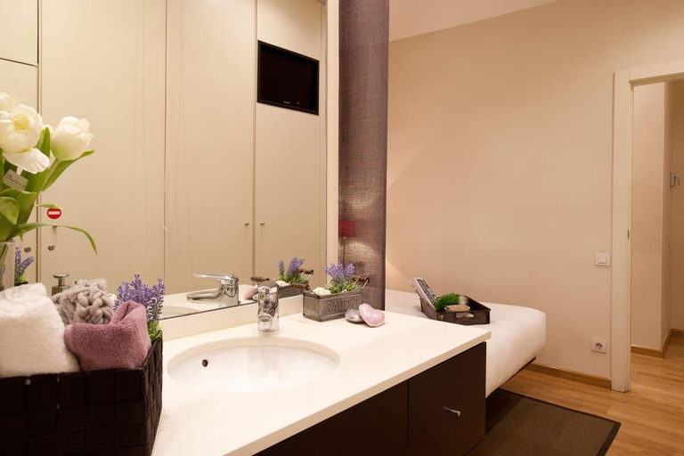 Bathroom 4, Enjoybcn Coliseum Apartments, Barcelona