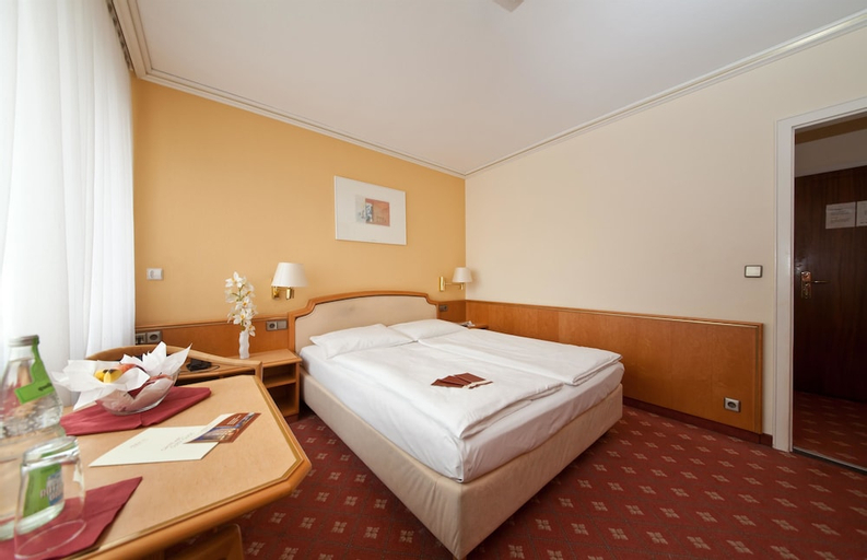 Bedroom 3, Novum Hotel Rieker Stuttgart Hauptbahnhof , Stuttgart