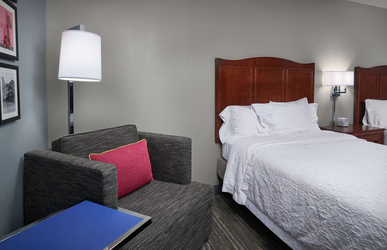 Bedroom 3, Hampton Inn Beaumont, Jefferson