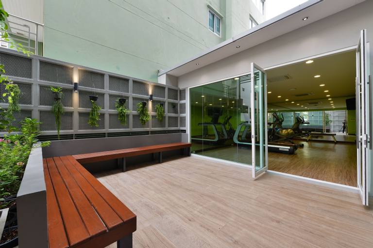 Exterior & Views 15