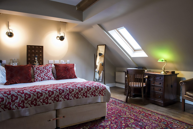 Bedroom 2, The Howard Arms, Warwickshire