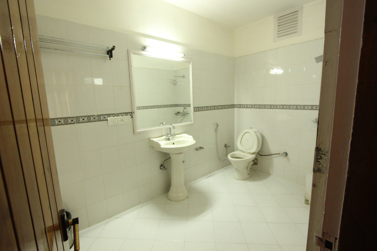 Bathroom, Hotel Snow View, Kullu