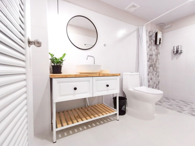 Bathroom 4, Snoozy, Phuket Island