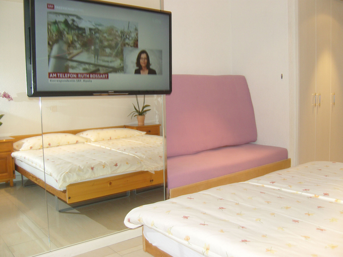 Bedroom 3, Vista Resort Hotel, Obersimmental