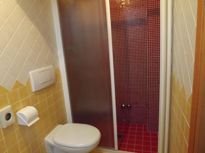 Bathroom 4, Hotel Thea, Rimini