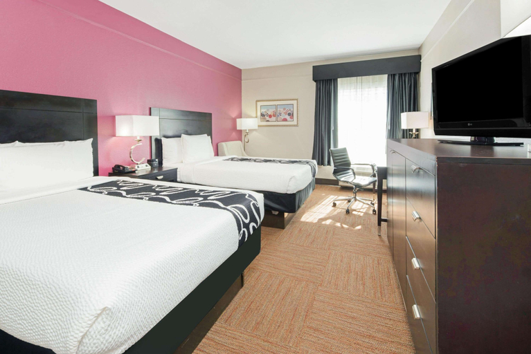 Bedroom 2, La Quinta Inn & Suites by Wyndham Winnie, Chambers