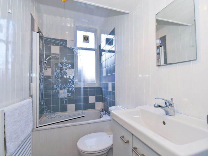 Bathroom, Seabreeze, East Lothian
