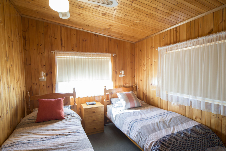 Bedroom 3, Mundic Waterfront Cottages, Renmark Paringa - Paringa