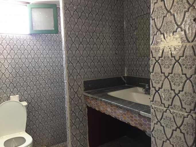 Bathroom 5, Hotel Regina, Tétouan