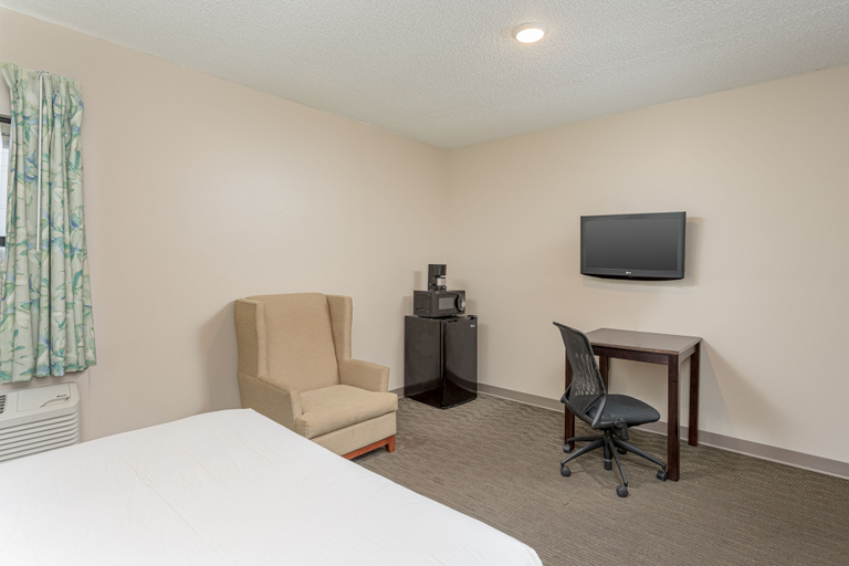 Bedroom 4, Bikini Beach Resort, Bay