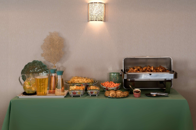 Food & Drinks 5, Hampton Inn Bellevue, Sarpy