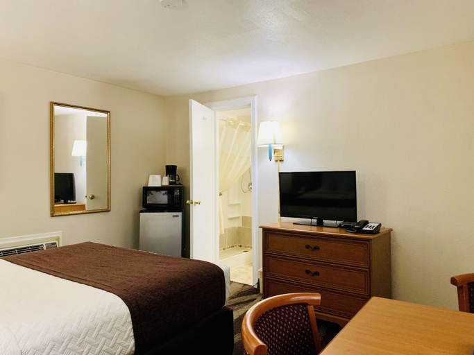 Bedroom 5, Roadside Motel, Sheridan