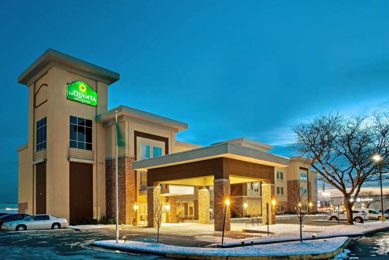 Exterior & Views 2, La Quinta Inn & Suites by Wyndham York, York