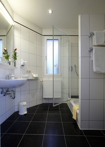 Bathroom 4, Hotel und Restaurant Rose, Ludwigsburg