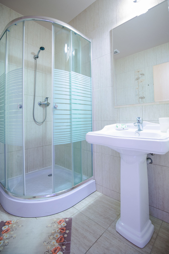 Bathroom 4, Stop Hotel, Sanpetru