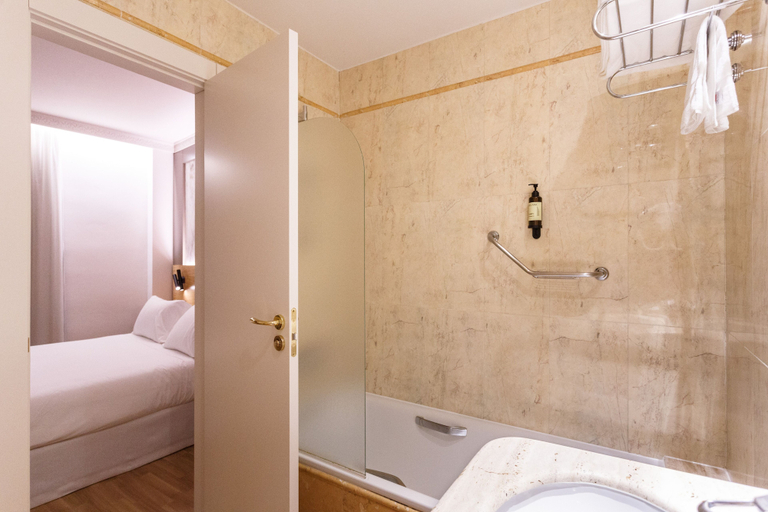 Bathroom 5, Hotel Dauro Premier, Granada