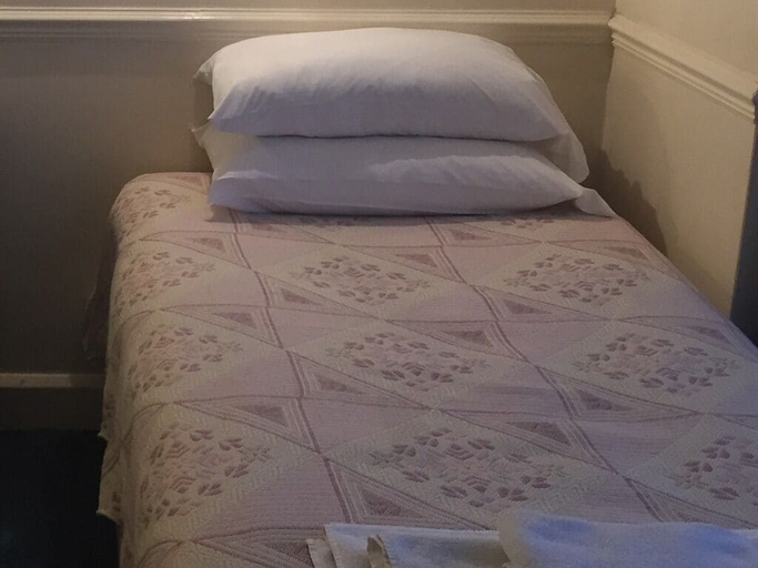 Bedroom 4, Colnbrook Lodge Guest House, Slough