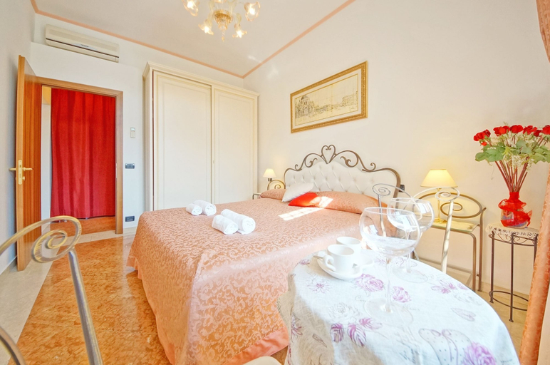 Others 2, DolceVita Apartments N. 315, Venezia
