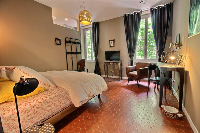 Bedroom 4, Effets Personnels, Vaucluse