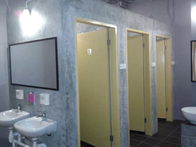 Bathroom 3, Skypod Hostel, Kota Kinabalu
