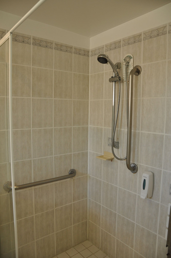 Bathroom 4, Chittaway Motel, Wyong - South and West