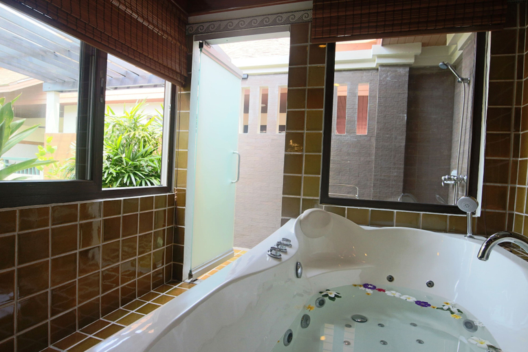 Bathroom 4, P.P. Palmtree Resort, Mueang Krabi