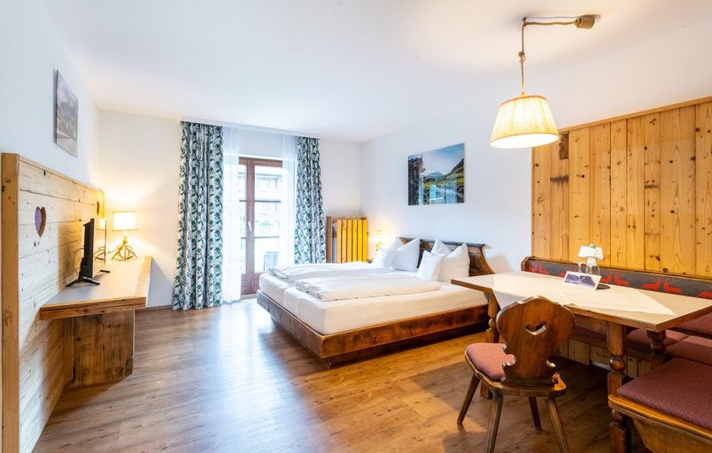 Bedroom 3, Das Bergmayr - Chiemgauer Alpenhotel, Traunstein