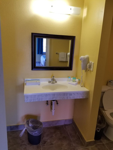 Bedroom 4, Shining Light Inn & Suites, Osceola