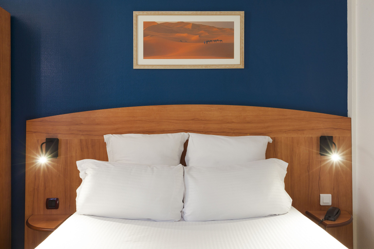 Bedroom 3, Comfort Hotel Evreux, Eure