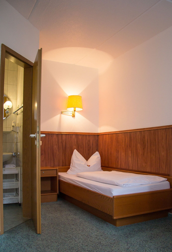 Bedroom 3, Regiohotel Wolmirstedter Hof Wolmirstedt, Börde