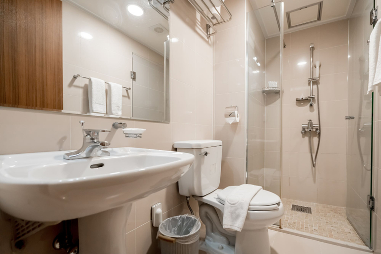 Bathroom 5, Oriens Hotel & Residences, Jung