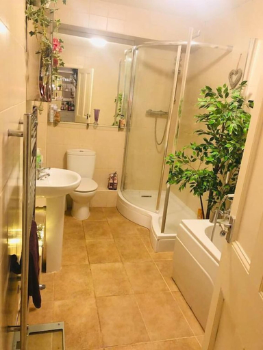 Bathroom 3, Ilkley Central One Apartment, Bradford