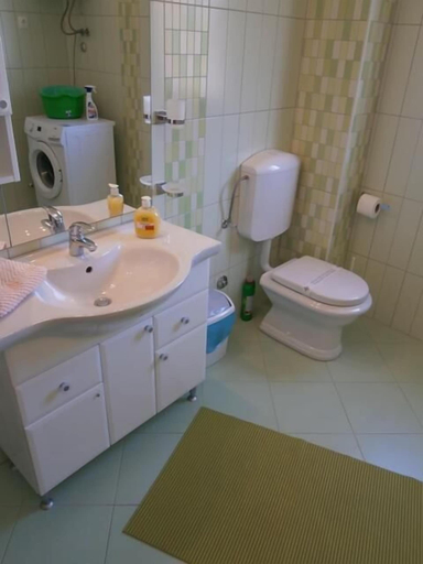 Bathroom 4, Apartments Villa Melita, Okrug