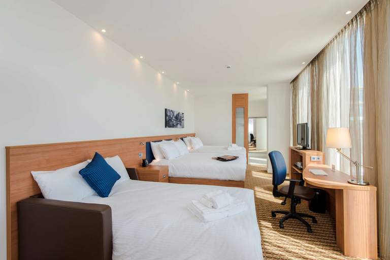Bedroom 3, Hampton by Hilton Amsterdam / Arena Boulevard, Amsterdam