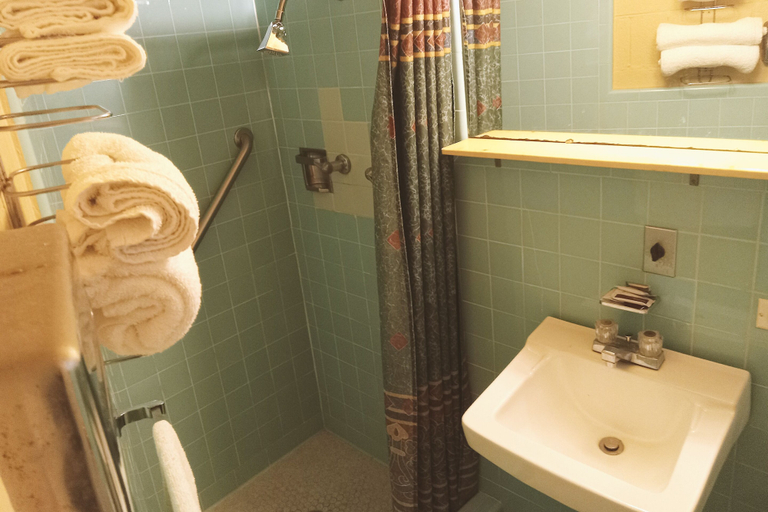 Bathroom, Blue Way Inn And Suites Winfield, Cowley