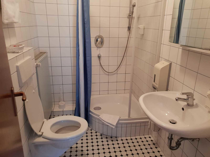 Bathroom 5, Hotel Restaurant Heidrich, Märkischer Kreis