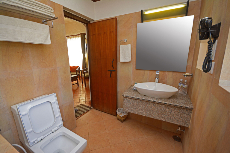 Bathroom 5, Green Park Chitwan, Narayani