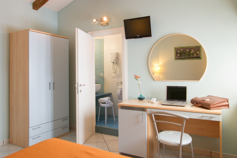 Bedroom 5, Minihotel IRIS, Salerno