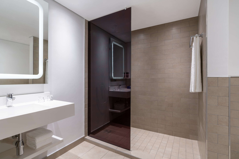 Bathroom 5, Park Inn by Radisson Polokwane, Capricorn
